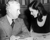 Charlie Chaplin y su mujer Una en 1944.jpg