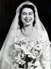 royal-wedding-dresses-queen-elizabeth-smiling_35162_600x450.jpg