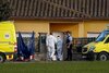 investigadores-los-mossos-entran-casa-donde-han-matado-las-dos-ninas-salitja-vilobi-donyar-157...jpg