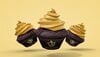 tres-cupcakes-flotando_23-2148149690.jpg