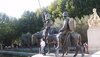 Don. quijote y Sancho Panza, cabalgan por Plaza España, Madrid, España..jpg
