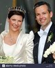dpa-la-novia-princesa-maertha-louise-de-noruega-y-su-marido-recien-casadas-ari-bhen-sonrisa-fe...jpg
