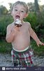 nino-boy-comer-helado-pekdk2.jpg