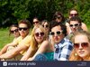 grupo-de-personas-con-gafas-de-sol-b4x6w4.jpg