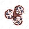 54858642-tres-muffins-de-chocolate-recubiertos-con-glaseado-de-crema-rosa-y-arándanos-frescos-...jpg