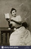 yvette-guilbert-circa-1900-cantante-y-actriz-francesa-b8w1my.jpg
