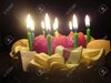17603633-torta-de-cumpleaños-de-fresa-y-dulce-luz-de-las-velas-en-la-oscuridad.jpg