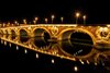 puente-pont-neuf-iluminado-noche-pequena-parte-iluminacion-rota-hermoso-reflejo-rio-garona-tou...jpg