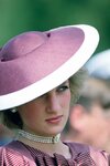 hbz-princess-diana-hats-1985-gettyimages-52117601-1530289231.jpg