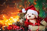 89601667-decoración-de-navidad-perro-de-peluche-vacaciones-con-regalos-bajo-el-árbol-de-navida...jpg