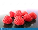 fruta-creativa-frambuesas-rojas-brillantes-131688459 (1).jpg
