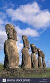 cinco-estatuas-moai-de-la-isla-de-pascua-en-el-sur-del-oceano-pacifico-mfcyp0.jpg