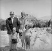4ADFCEF300000578-5585405-Caroline_and_Albert_with_their_parents_in_1961_The_royal_admitte-a-1_...jpg