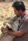 lion-hug_1740151i.jpg