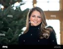 stockholm-sverige-20th-dec-2021-swedens-princess-madeleine-receive-this-years-christmas-trees-...jpg