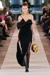 00024-Schiaparelli-Couture-Spring-22-credit-Gorunway.jpg