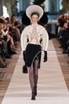 00014-Schiaparelli-Couture-Spring-22-credit-Gorunway.jpg