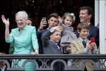 La-reine-Margrethe-II-de-Danemark-en-famille-a-Copenhague-le-16-avril-2015.jpg