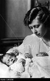 princess-mary-george-lascelles-royal-family-25-march-1923-C4K95M.jpg