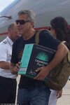 actor_was_carrying_a_box_as_they_l-a-9_1440390075028.jpg