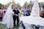 Jordan\'s King Hussein and his American bride Lisa Halaby - now Queen Noor.jpg