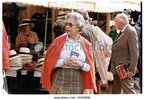 queen-elizabeth-may-1993-hm-the-queen-out-shopping-at-windsor-horse-bw29wp.jpg