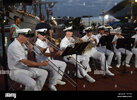 baltimore-md-junio-14-2012-los-miembros-de-la-marina-de-los-ee-uu-la-banda-ceremonial-realizar...jpg