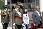 Reyes presidiendo desfile 40 aniversario jura bandera.jpg