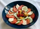 ensalada-ligera-de-pepino-con-tomate-y-mozzarella.jpg