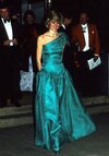2010-11-24-12-04-36-7-diana-was-famous-for-her-gorgeous-gowns-and-abilit.jpeg