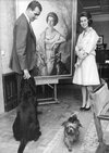 0983422_370169-juan-carlos-and-sofia-of-spain-with-dogs-and-painting_1000.jpg