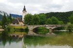 23952724-Reflexiones-en-el-lago-Bohinj-Eslovenia-Foto-de-archivo.jpg