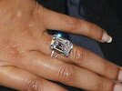 beyonce-wedding-ring-emerald-CUT-DIAMOND.jpg