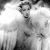 Marlene Dietrich con un Dior.jpg