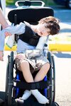 23378765-tekerlekli-sandalyede-genç-özürlü-çocuk-çocuk-serebral-palsi-vardır-.jpg