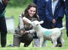 Kate-Middleton-Feeding-Lamb-Pictures-May-2017.jpg