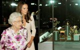 Kate+Middleton+Queen+Elizabeth+II+Buckingham+Wgomr3O9YG_l.jpg