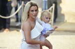 antoine-griezmanns-wife-erika-choperena-and-their-daughter-mia-arrive-picture-id1000327630.jpg