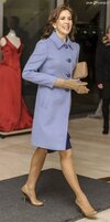 1043944-crown-princess-mary-handed-out-the-950x0-1.jpg